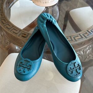 🩵🩵TORY BURCH TUMBLED LEATHER BLUE BALLET FLATS!🩵🩵